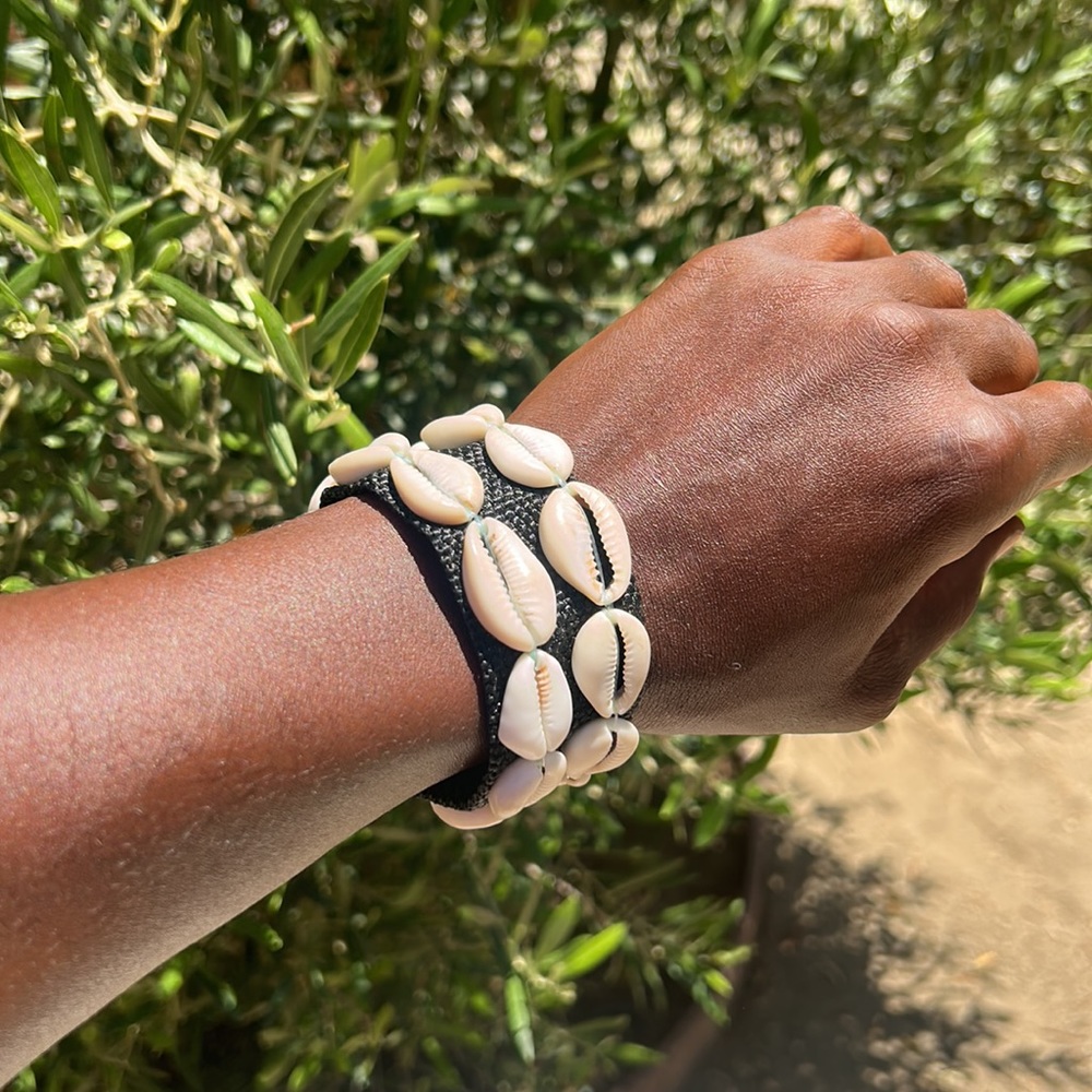 NW 💯 handmade cowrie seashells bracelet Benin Made
